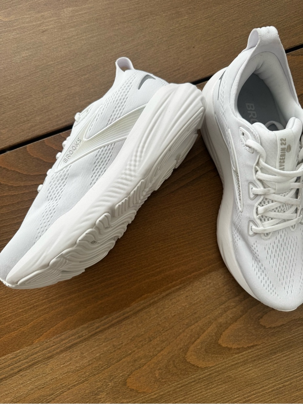 Brooks White Men's Running Sneakers - Glycerin 23